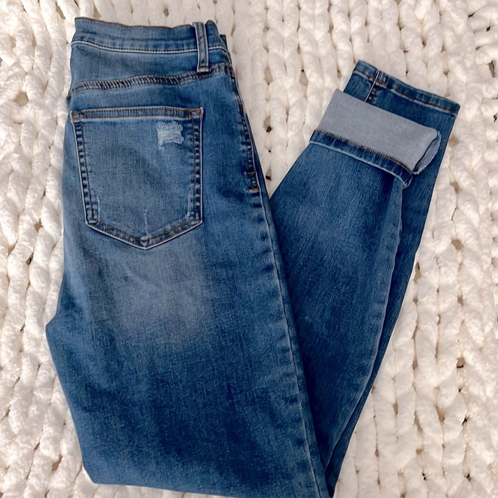 Junior’s Celebrity Pink The Spice Distressed Mid Rise Skinny Jean